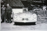 初めてポルシェの名を冠したクルマである「356 No1ロードスター」。（折り込み広告より）