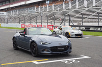 2200台の台数限定で販売される「マツダ スピリット レーシング・ロードスター」。価格は526万5700円。