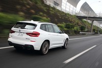 どんな場面でも力不足を感じさせない「X3 M40d」。0-100km/hの加速タイムは4.9秒となっている。