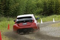 「GRMNヤリス」については、購入後もパーツやソフトウエアを更新できる「アップデートプログラム」や、オーナーの運転データを分析しカスタマイズを施す「パーソナライズプログラム」が提供される。