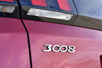 1.6リッターガソリンエンジン搭載車の発表から遅れること約1カ月、2017年4月に追加発表された「3008 GT BlueHDi」のデリバリーがようやく始まった。車両価格は426万円。