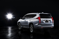 レーンチェンジアシスト（LCA）と後退時車両検知警報システム（RCTA）を新たに採用し、安全性能を強化。