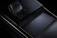 車両の内外装に「SV EDITION TWO」のロゴがちりばめられている。