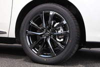 専用デザインの19インチホイール。タイヤはブリヂストンの「デューラーH/Pスポーツ」が組み合わされていた。