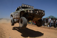 こうご氏のいう“バハ”とは、メキシコのバハカリフォルニア州で行われるオフロードレース「バハ1000」のこと。ステージの区切られたダカールラリーとは異なり、純粋に1000マイル（約1600km）の走行タイムを競う荒野のスプリントレースである。（写真＝FCA）