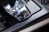 ドライブモードはスタンダードのほかに「ダイナミック」と「ウエット／スノー」が選べる。