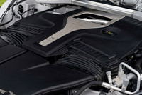 ボールベアリング式のターボチャージャーを採用するとともに、各部に独自のキャリブレーションが施された4リッターV8ツインターボエンジン。ベースモデルから劇的な出力向上を果たした。