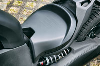 どのグレードを選んでもシートは1人乗り。シート高は597～615mmとなっている。