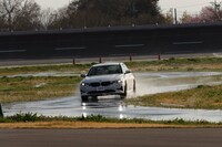 開発スタッフによれば70km/hくらいまでのスピードレンジで感じるタイヤの進化はほとんどシリカによるものだという。