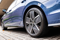 今回試乗した「ゴルフヴァリアントTDI Rライン」では、整流効果も考慮したというカバー付きの18インチホイールに、225/40R18サイズの「ブリヂストン・トランザT005」タイヤを組み合わせていた。