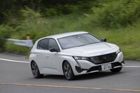 パワーユニットは1.2リッター直列3気筒ターボの「ピュアテック」エンジン。最高出力130PS、最大トルク230N・mを発生する。