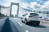 新世代レクサスの旗手として注目を集めている「NX」。目下最大の問題は、実に1年以上にもなるという納期の長さだ（2022年2月18日時点）。