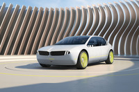 BMWがCES2023で初公開したコンセプトカー「i Vision Dee」。「ノイエクラッセ」と呼ばれる新しいBEV専用アーキテクチャーを採用している。