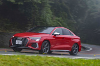 アウディS3セダン