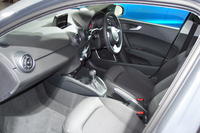 インテリアの様子。日本仕様の「A1／A1スポーツバック」は、すべて右ハンドルとなる。