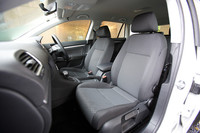 シートは、TSIコンフォートライン／トレンドラインにファブリック、2.0TSIスポーツラインには本革が採用される。写真はトレンドラインのスタンダードシート。