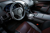 4ドアのアストン「ラピード」に高性能モデル登場の画像