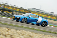 純正承認タイヤだけあって、新型「P ZERO」と「アウディR8」は素晴らしいマッチングを見せた。