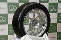 写真は、ヨコハマのエコタイヤ「DNAデシベル・スーパーE-spec」。