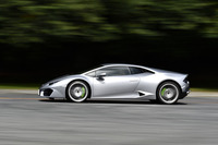 駆動輪にはしっかりとした接地感があるため、その走りには想像以上の安心感がある。