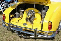 エクステリアのみならず、エンジンルームもご覧のとおり。ツインチョークのソレックスを2基装着したエンジン本体もかなりスープアップされているはず。