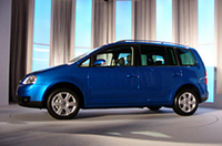 
	ボディカラーはやや地味で、ブラックとシルバー系2色に、ブルー系2色を加えた全5色。内装色は、「アンスラサイト」と呼ばれるグレーのみ。
	 