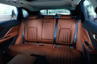 「Fペース」のリアシート。