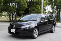 ブレーキエネルギー回生システムの採用にあたっては、専用のオルタネーター制御ソフトと、頻繁な充放電に対応したバッテリーの搭載が必須となるが、従来のコンポーネンツが生かせる、比較的シンプルなシステムといえる。