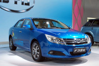 BYDの小型セダン「F3速鋭」。コピー車の域を出ていない。