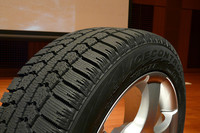 ピレリの新しいスタッドレス「ウィンター・アイスコントロール」発表の画像