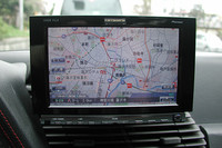 点線で示されているのがスマートループで取得した渋滞表示。左下の取得時間欄に従来は見られなかった「S」（スマートループ）が見える。