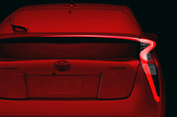 公開された写真には、新型のリアビューらしきものがうっすらと写っている。