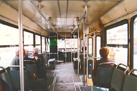 その室内。シートはプラスチックではなく、まだ合板製である。
    