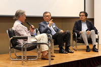 宮川秀之氏（中央）をゲストに迎えたキーノート＆トークセッション。宮川氏は1960年代初頭にイタリアに渡り、60年代後半にジウジアーロと共にイタルデザインを設立。彼がいなかったら、日本、ひいては世界の自動車産業は現在とは違った形になっていたに違いないという重要人物である。トークのお題は「イタルデザイン誕生秘話」。