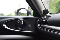 ドアの内張りやAピラーの付け根には、harman/kardonのスピーカーがレイアウトされる。