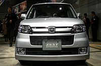 こちらは「ゼストスポーツ」のフロントマスク。