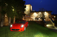 グラナイ氏が貸し出している一台、「フェラーリ・カリフォルニア30」。結婚式当日のクルマとしての需要も。