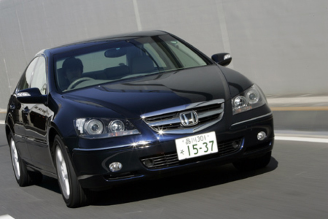 【スペック】全長×全幅×全高＝4930×1845×1455mm／ホイールベース＝2800mm／車重＝1760kg／駆動方式＝4WD／3.5リッターV6SOHC24バルブ（300ps/6200rpm、36.0kgm/5000rpm）／価格＝525万円（テスト車＝627万9000円／アドバンスパッケージ／インテリジェント・ナイトビジョンシステム（歩行者検知機能付）／レザーインテリア（本革シート＜運転席＆助手席シートヒーター付＞）＝102万9000円）