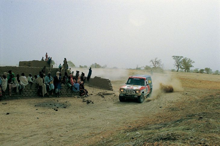フランスの三菱販売店であるソノートは、3度目の挑戦となる1985年大会で初優勝を果たす。ドライバーはパトリック・ザニローリ、コドライバーはジャン・ダ・シルバだった。