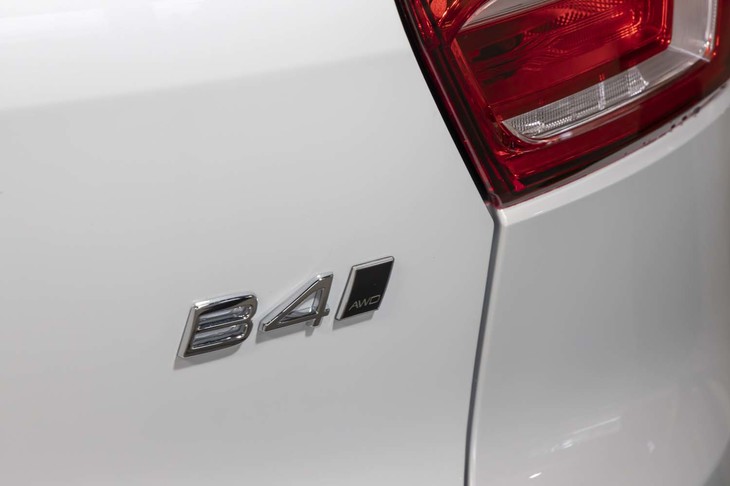 ボルボXC40アルティメットB4 AWD