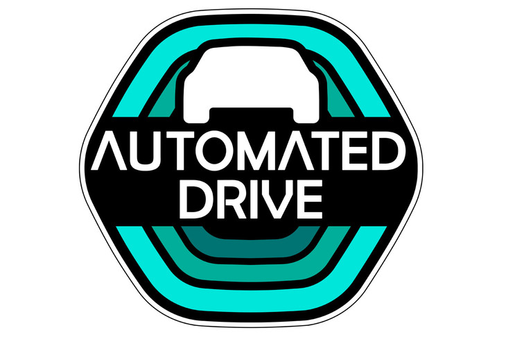 車体後部に貼られる自動運転車であることを示すステッカー。