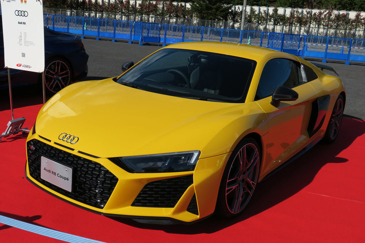 イベント広場に展示されていた「アウディR8」。