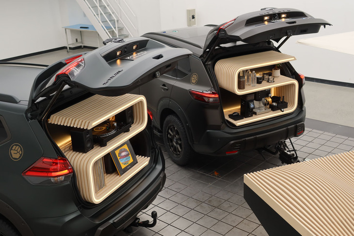 日産エクストレイル アンワインドコンセプト（写真右）とエクストレイル リマスタードコンセプト（同左）。