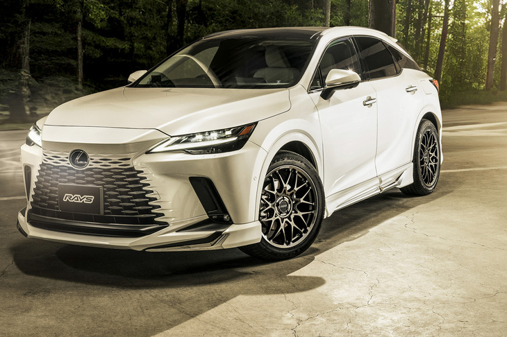 「ボルクレーシングG29」は、写真の「レクサスRX」やミニバン「トヨタ・アルファード」など、日本のプレミアムカーにもよく似合う。