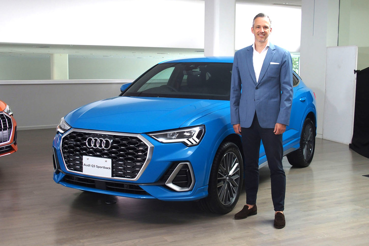 アウディQ3スポーツバックとアウディ ジャパンのフィリップ・ノアック代表取締役社長。