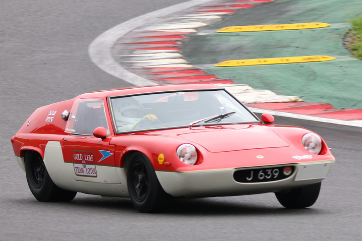 「ロータス47GT」（1967年）は、先に登場した「ヨーロッパ」をベースとしたレーシングモデルだ。とはいえ、4輪ディスクブレーキに、4リンク・ダブルウイッシュボーンのリアサスペンション、軽量なFRPボディーなど、その中身はベース車とは大きく異なるものだった。