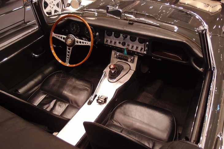 ジャガーEタイプ シリーズ1 DHC（1963年）／Auto Roman