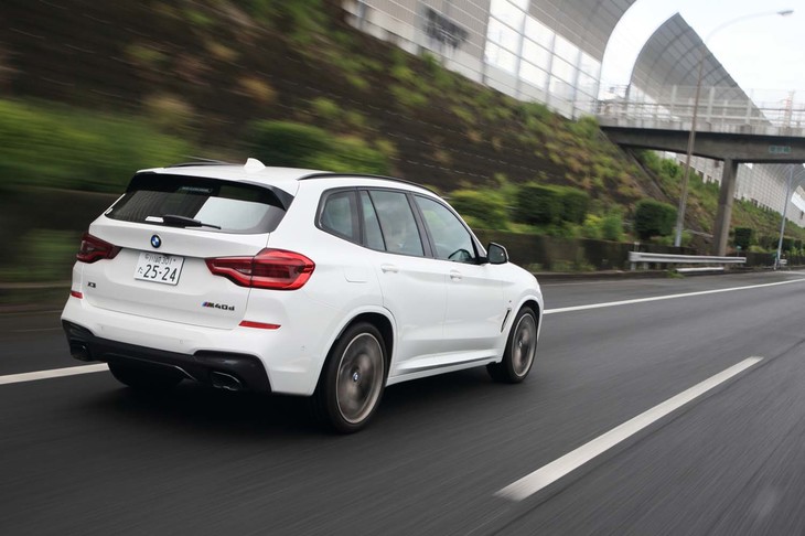 どんな場面でも力不足を感じさせない「X3 M40d」。0-100km/hの加速タイムは4.9秒となっている。