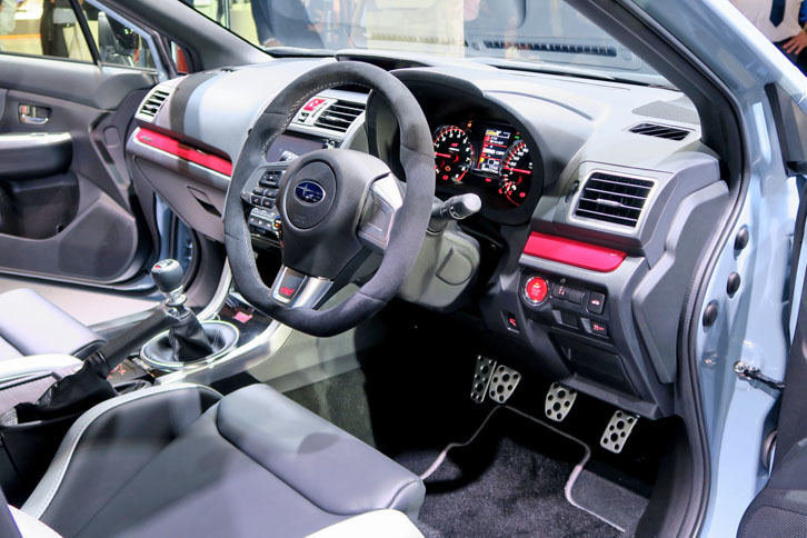 「S208」のコックピット。