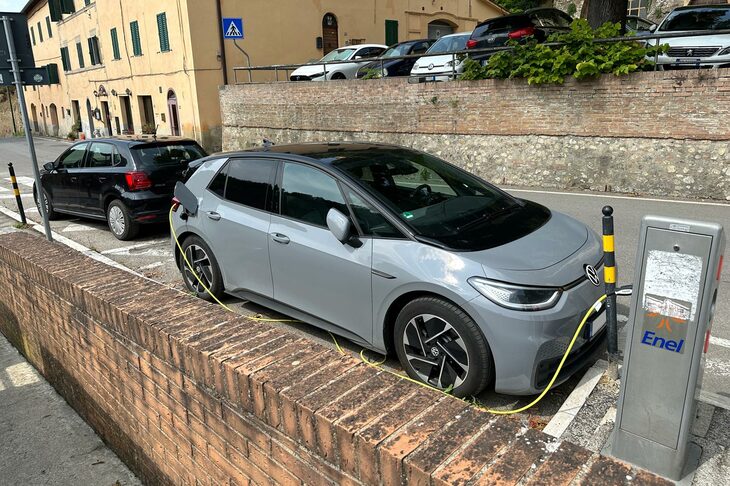 「フォルクスワーゲンID.3」（ドイツ）。2023年8月31日。